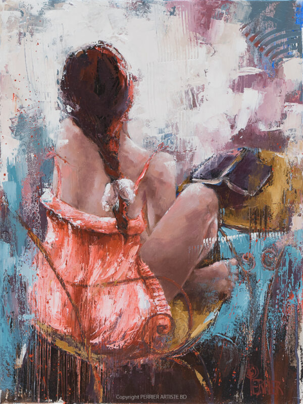 "Peinture à l'huile au couteau représentant une femme assise de dos, vêtue d'une robe rose, les cheveux attachés en une longue tresse. L'œuvre joue sur des contrastes de couleurs vives et des textures expressives, avec un arrière-plan abstrait mêlant des tons de bleu, blanc et rose. L'atmosphère est à la fois intime et dynamique, reflétant une technique gestuelle et spontanée."